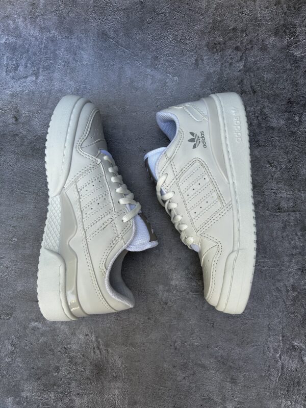 Adidas Forum blancas