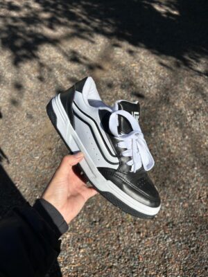 Vans hylane blancas y negras