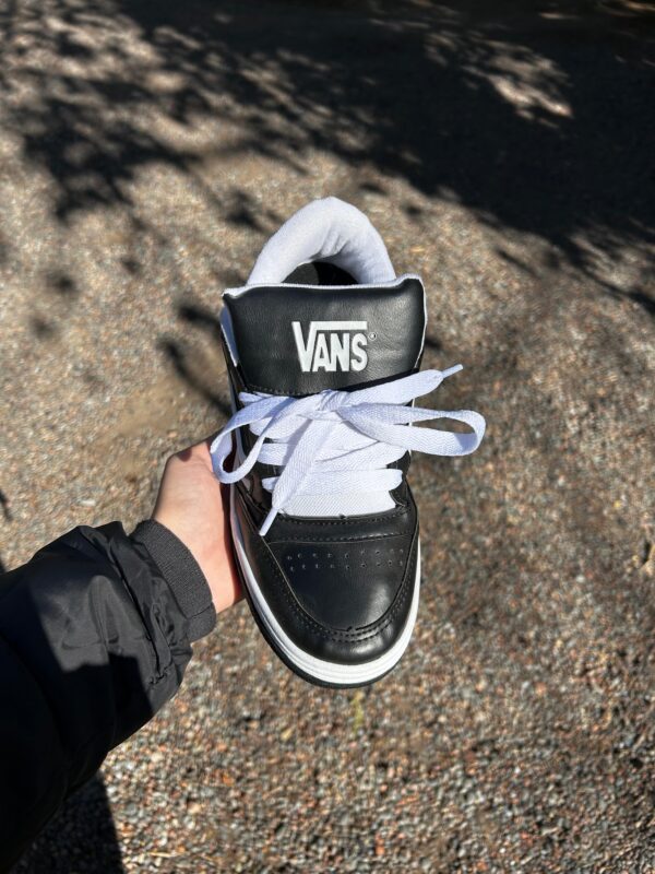 Vans hylane blancas y negras
