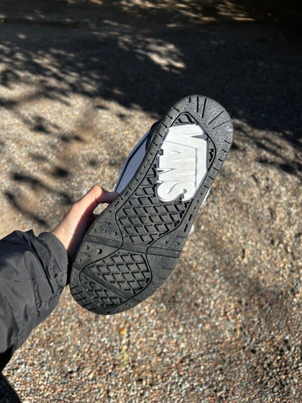 Vans hylane blancas y negras