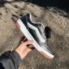 Vans hylane negras
