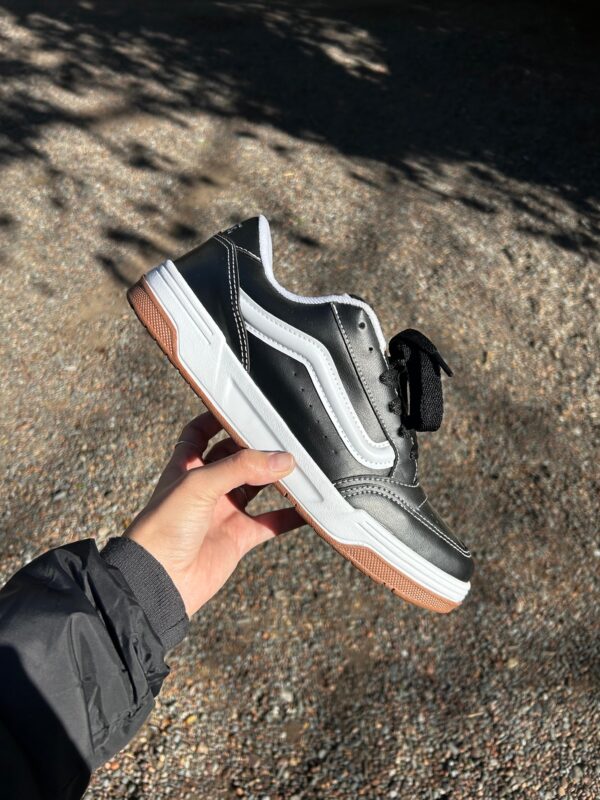 Vans hylane negras