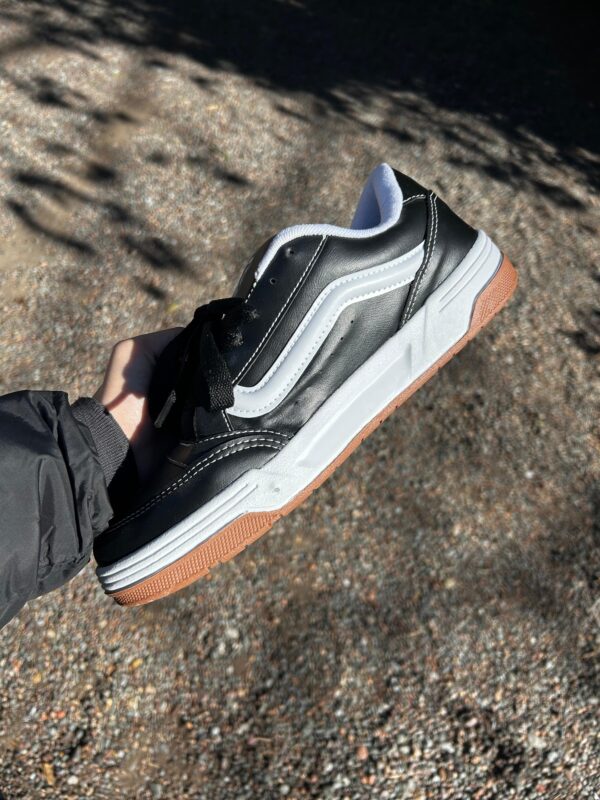 Vans hylane negras