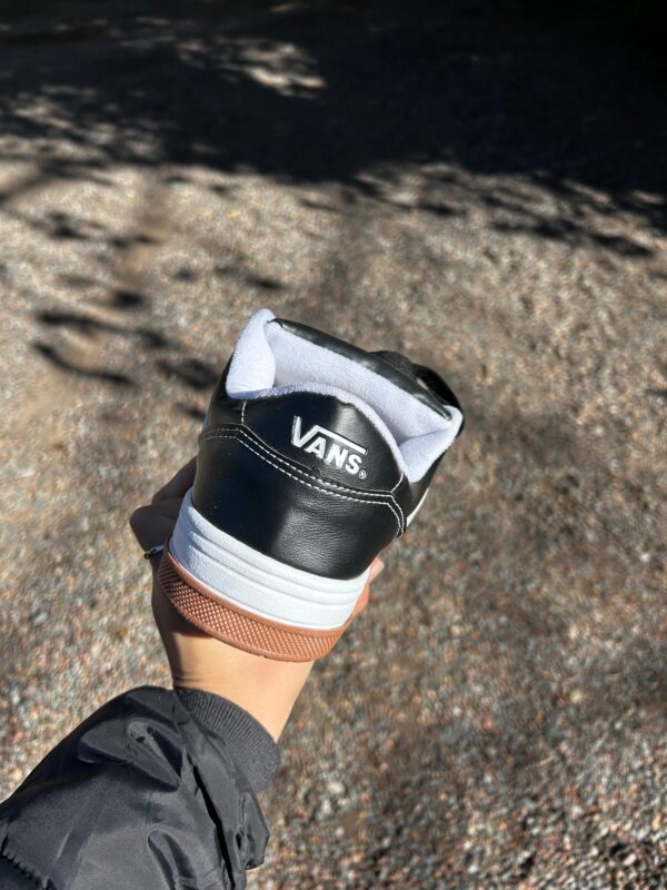 Vans hylane negras
