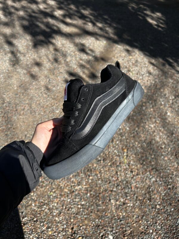 Vans knu total black